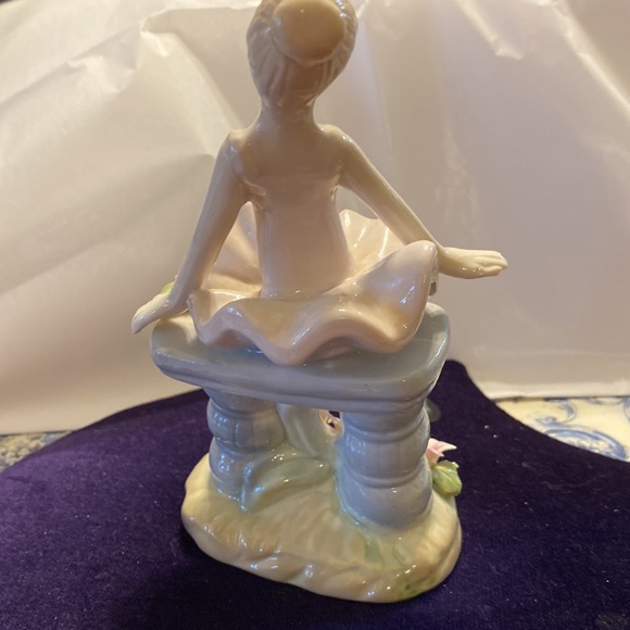 Lladró Like Porcelaine Ballerina Sitting On A Garden Bench figurines, By Meico - Picture 5 of 8